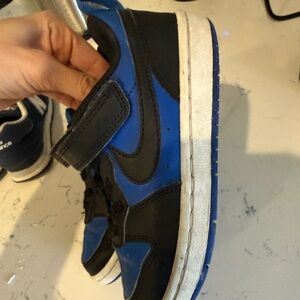 Nike Kids Black and Blue Low-Top Sneakers